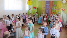 группа "Лучики" Выпускной бал. Танец с малышами (24.05.2018г.)